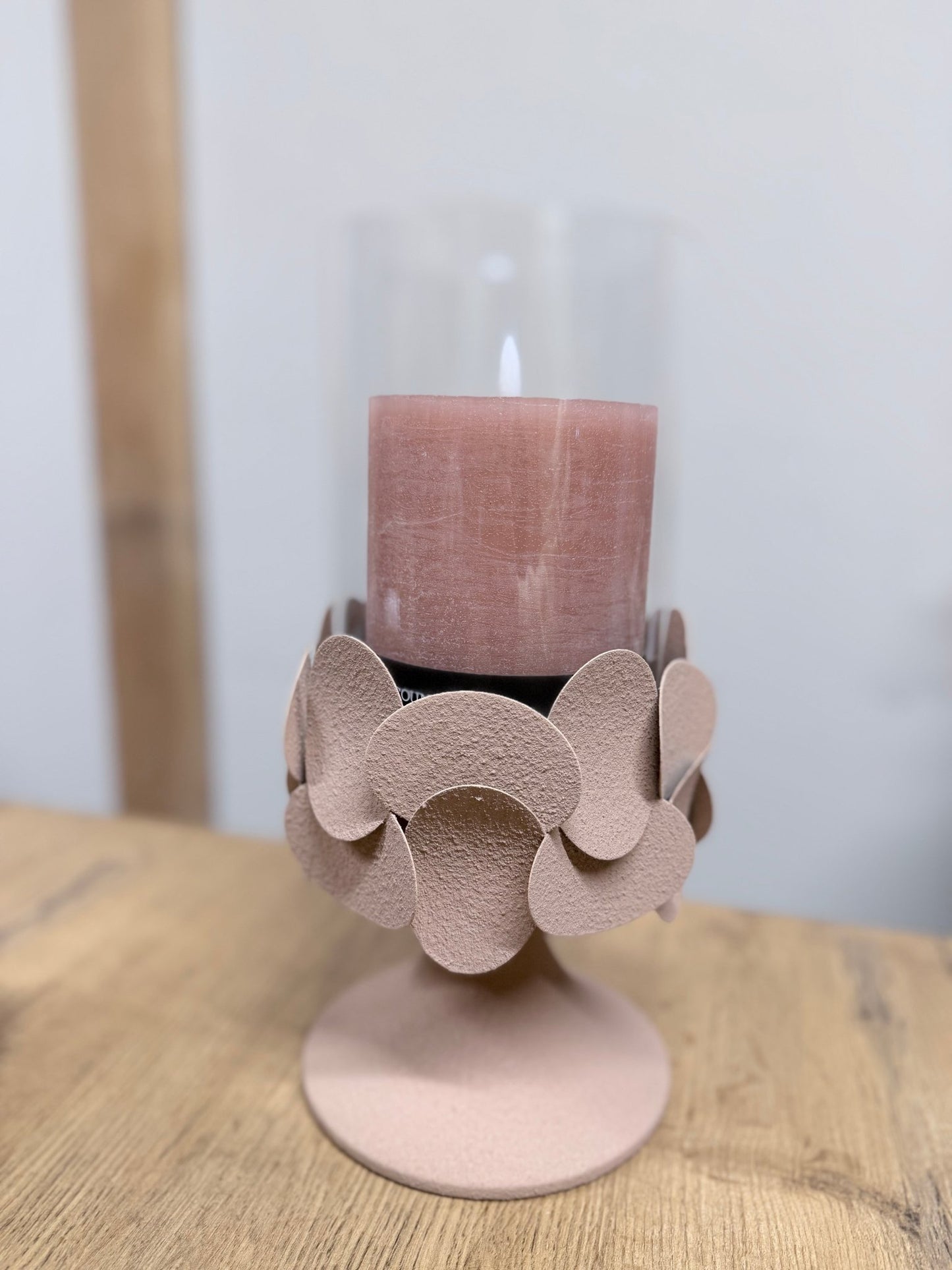 Stijlvolle kandelaar op voet met led kaars - DYNA WOONDECORATIE