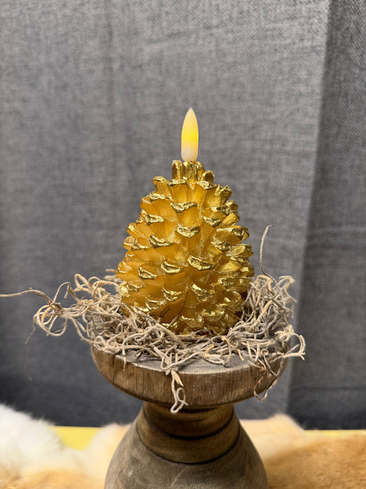 Gouden ledkaars dennenappel