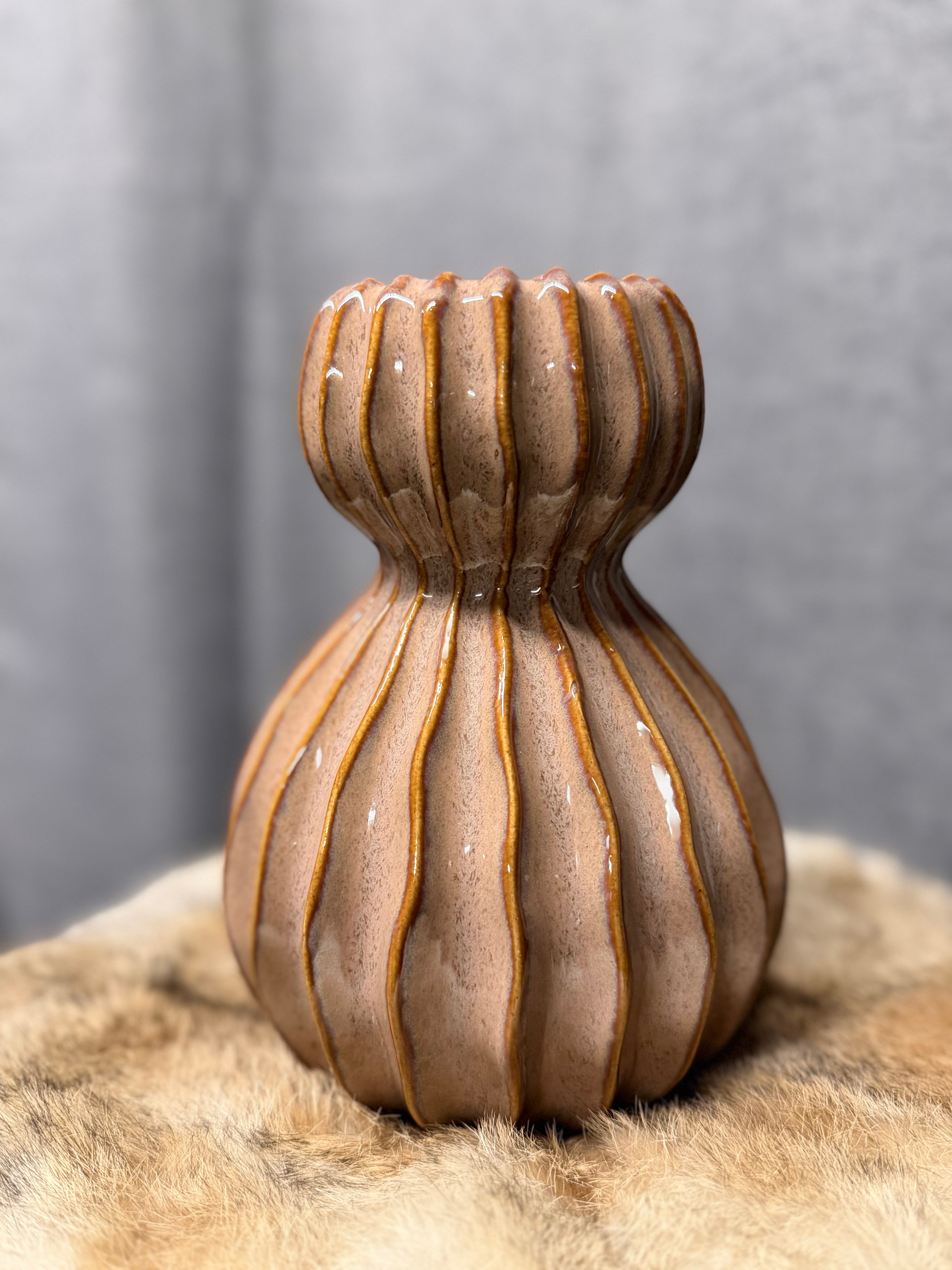 Keramische vaas beige/oudroze kleur