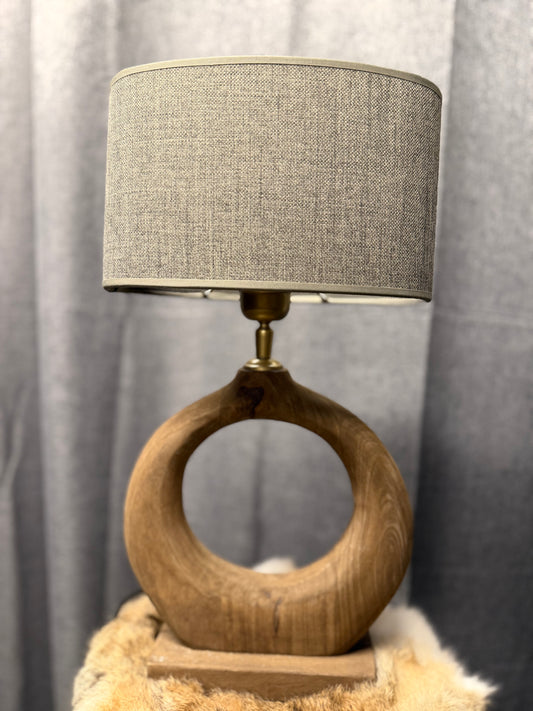 Landelijke lamp met lampenkap en gouden details (dimbaar)