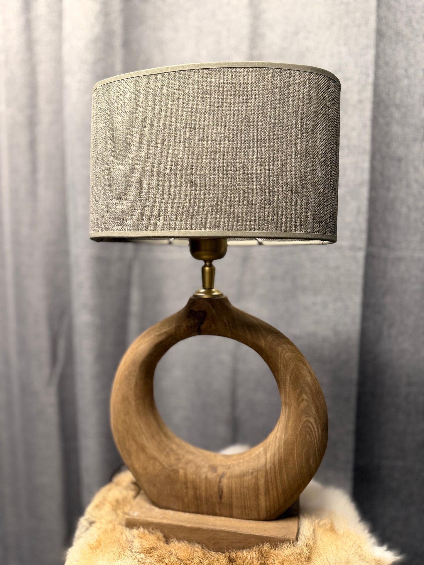 Landelijke lamp met lampenkap en gouden details (dimbaar)