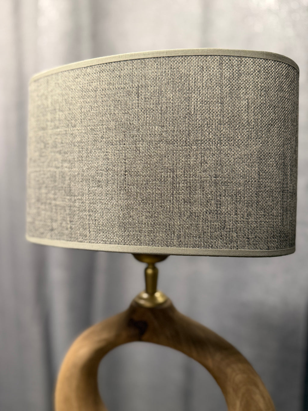 Landelijke lamp met lampenkap en gouden details (dimbaar)