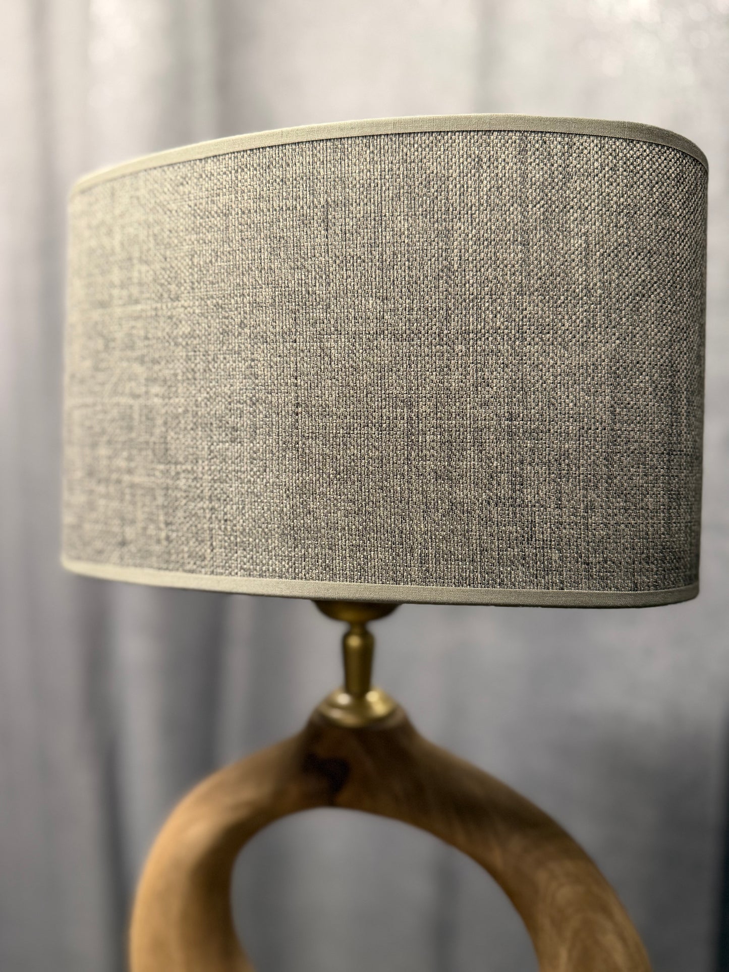 Landelijke lamp met lampenkap en gouden details (dimbaar)