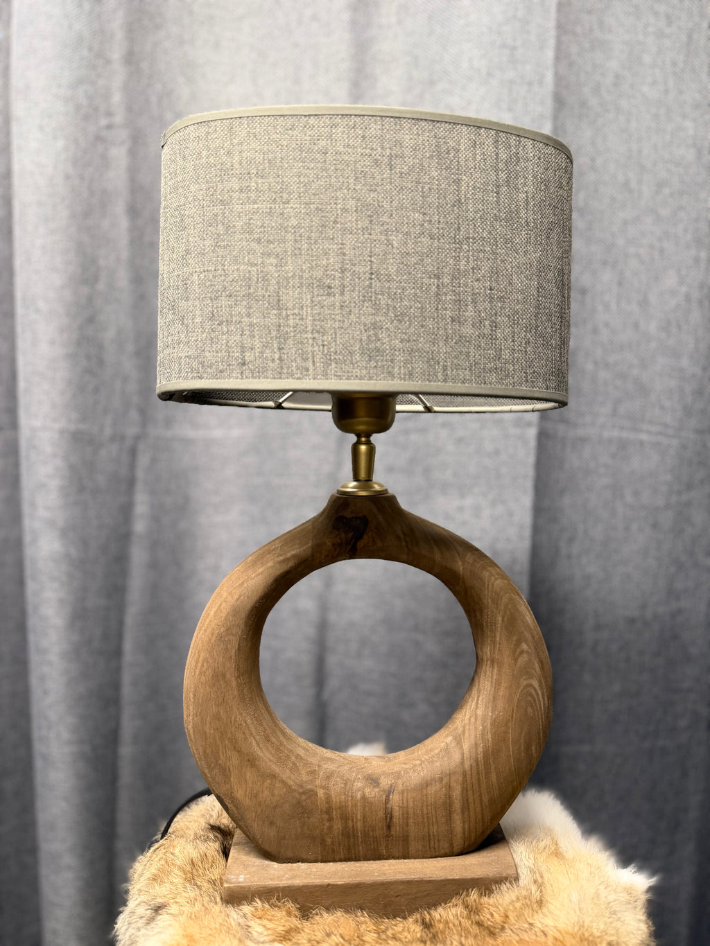 Landelijke lamp met lampenkap en gouden details (dimbaar)