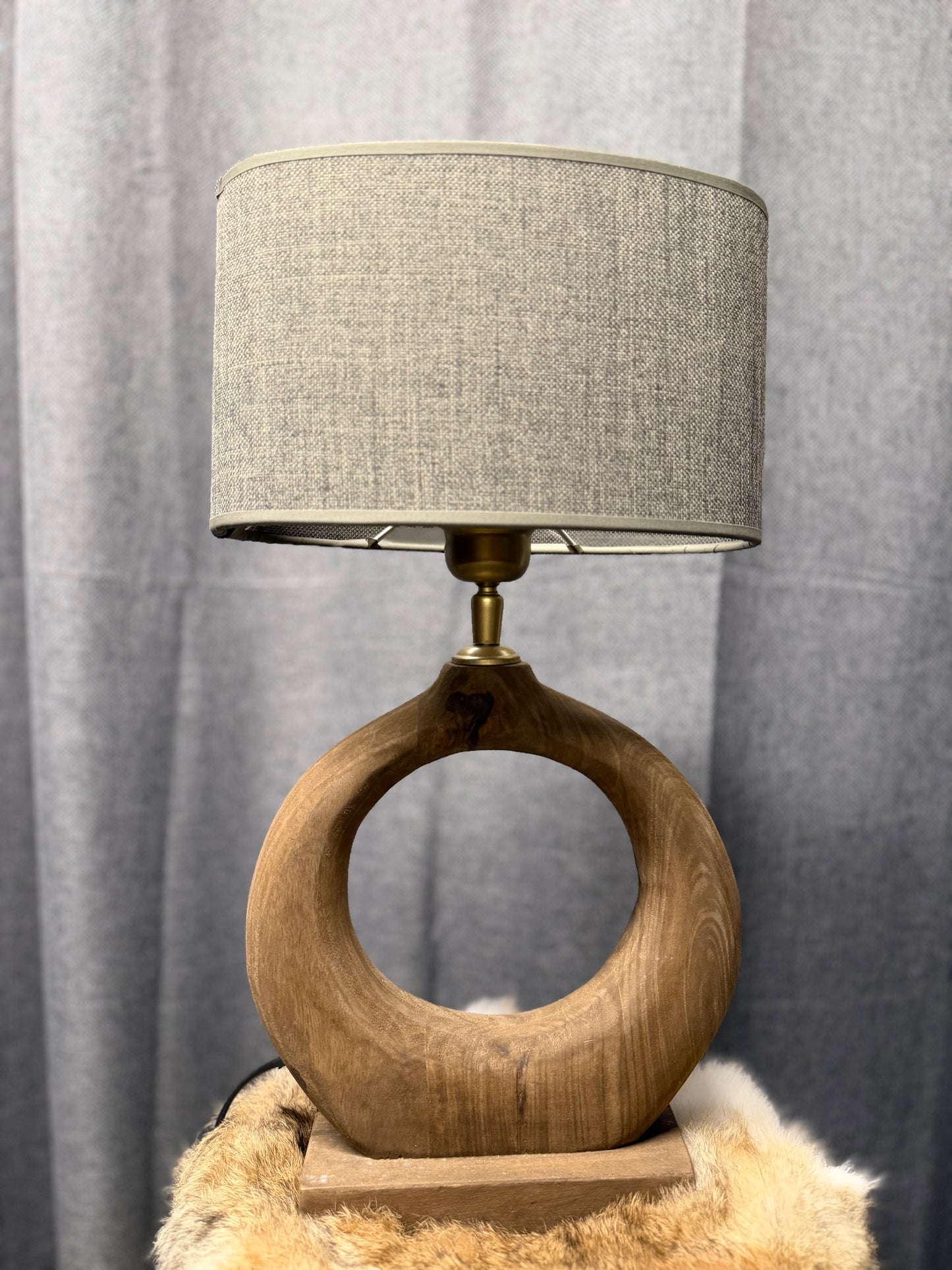 Landelijke lamp met lampenkap en gouden details (dimbaar)