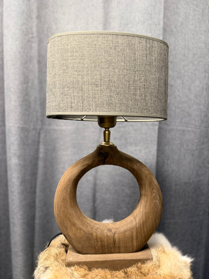 Landelijke lamp met lampenkap en gouden details (dimbaar)