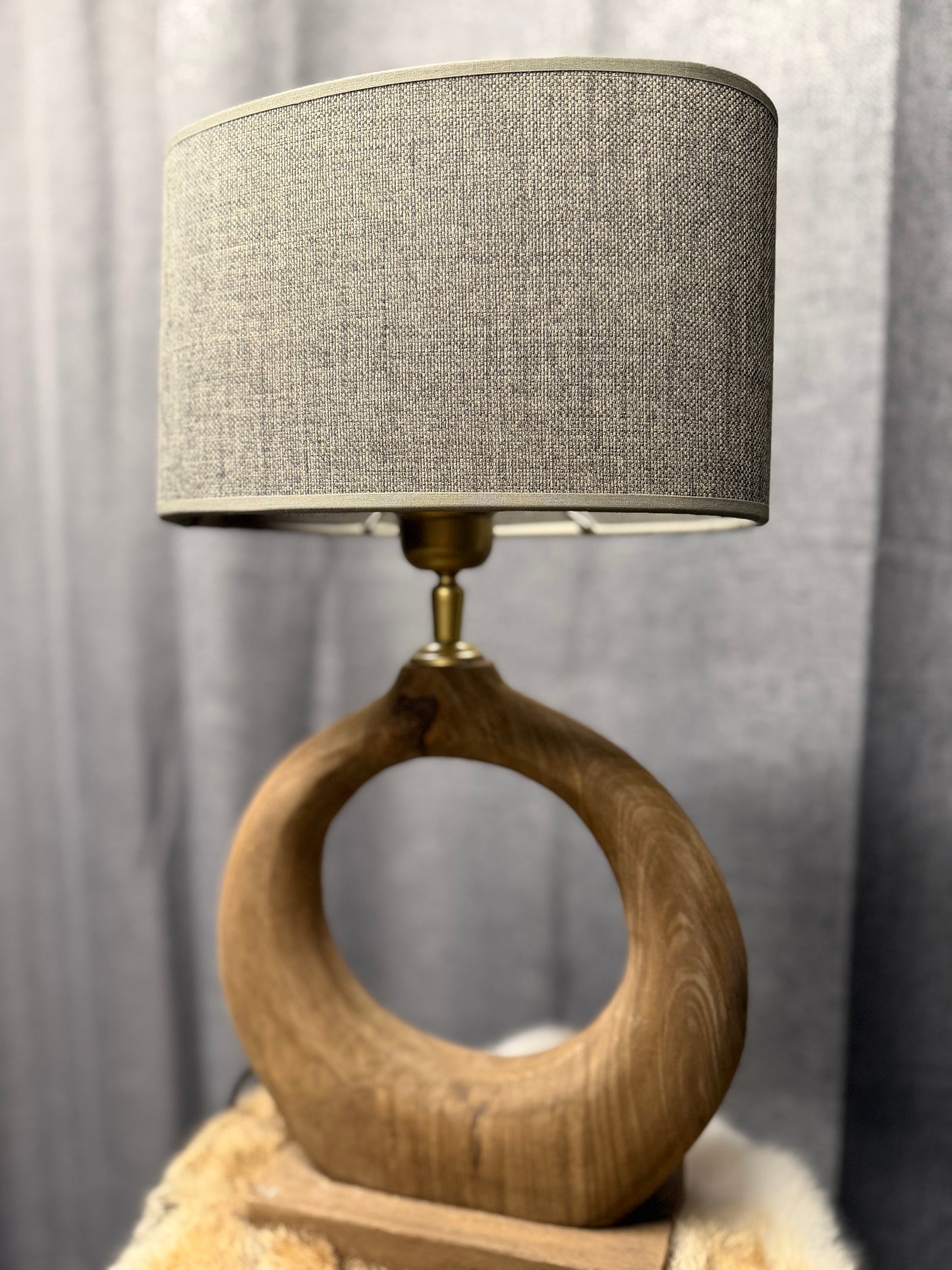 Landelijke lamp met lampenkap en gouden details (dimbaar)