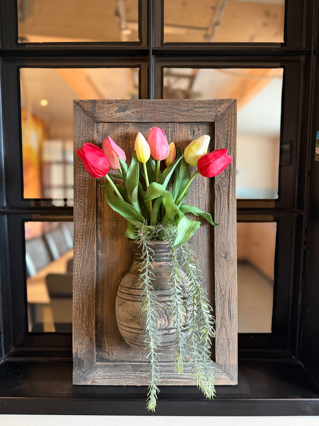 Houten wanddecoratie met vaas (op te hangen)